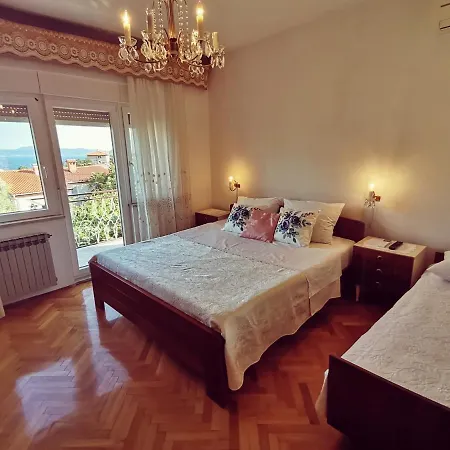 Grzin Apartment *